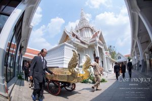 พิธีแห่เวียนหีบศพบนราชรถพญานาครอบเมรุหลวงวัดเทพศิรินทร์ Buddhist funeral procession with a golden Naga casket carriage around the crematorium at Wat Thepsirin